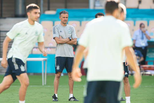 Bläddra bland fler bilder av UEFA Euro 2020, day 3, Spain, training