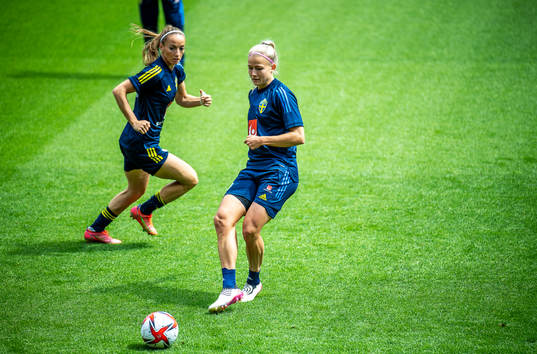 Kosovare Asllani and Hanna Glas of Sweden