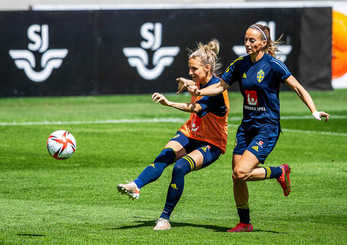 Nathalie Björn and Kosovare Asllani of Sweden