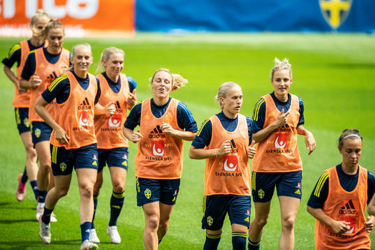 Filippa Cumark and Nathalie Björn of Sweden