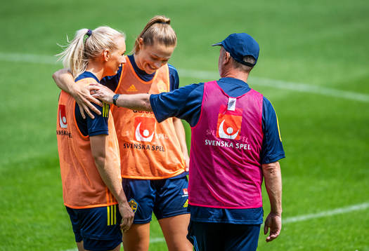 Stina Blackstenius, Fridolina Rolfö and Peter Gerhardsson,
