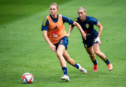 Fridolina Rolfö and Kosovare Asllani of Sweden