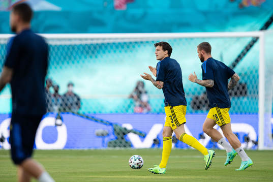 Victor Nilsson Lindelöf and Pontus Jansson of Sweden