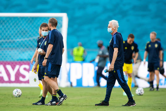 Team doctors Anders Valentin and Jonas Werner of Sweden