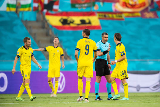 referee Slavko Vincic and Kristoffer Olsson of Sweden