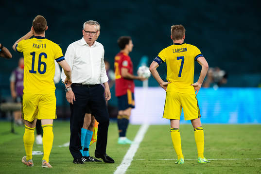 Emil Krafth, head coach Janne Andersson and Sebastian