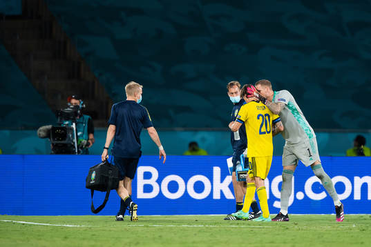 Kristoffer Olsson and goalkeeper Robin Olsen of Sweden