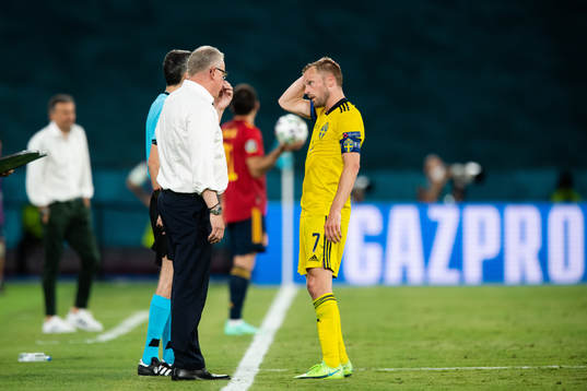head coach Janne Andersson and Sebastian Larsson of Sweden