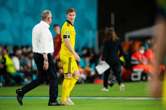 head coach Janne Andersson and Emil Krafth of Sweden