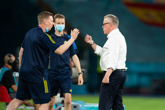 assistant coach Peter Wettergren and head coach Janne
