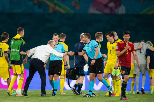 head coach Janne Andersson of Sweden and referee Slavko