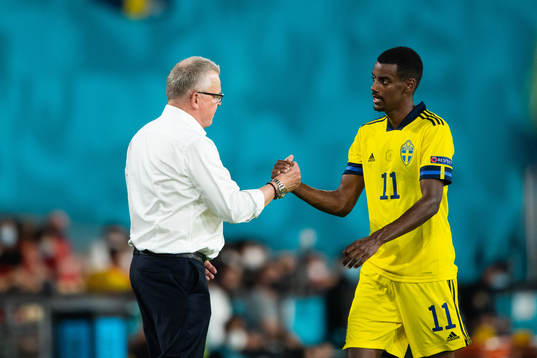 head coach Janne Andersson and Alexander Isak of Sweden