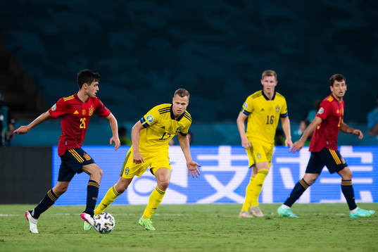 Pedri Pedri of Spain and Viktor Claesson of Sweden
