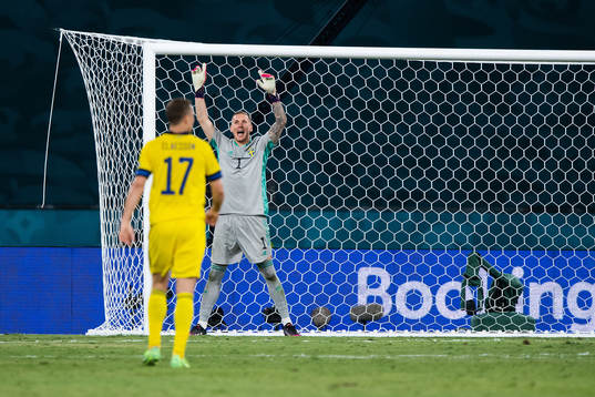 goalkeeper Robin Olsen of Sweden reacts