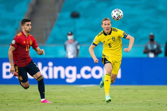 Ferran Torres of Spain and Ludwig Augustinsson of Sweden