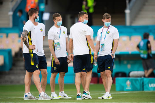 Pontus Jansson, goalkeeper Karl-Johan Johnsson, Viktor