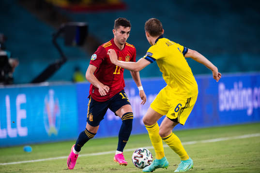 Ferran Torres of Spain and Ludwig Augustinsson of Sweden