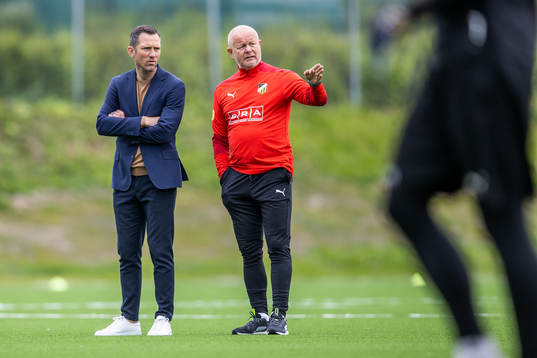 Häckens tränare Per-Mathias Högmo och sportchefen Martin