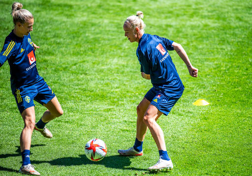 Nathalie Björn and Olivia Schough of Sweden