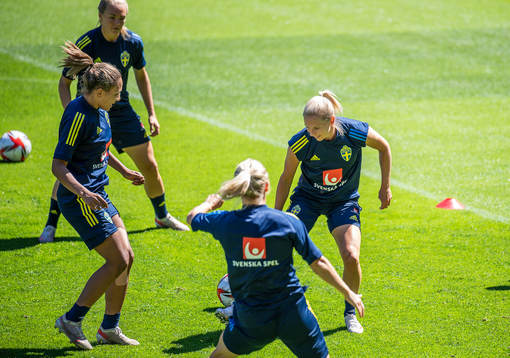 Madelen Janogy and Jonna Andersson of Sweden