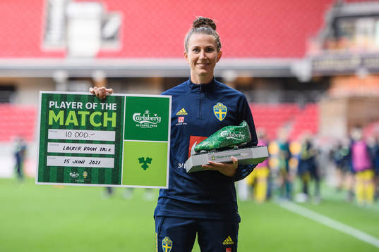 Emma Berglund of Sweden with the price as player of the