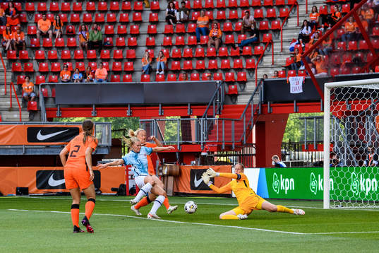 Lisa-Marie Karlseng Utland of Norway and goalkeeper Sari