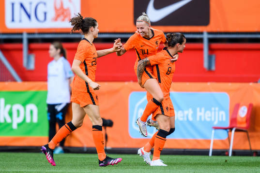 Jackie Groenen and Sherida Spitse of Norway celebrate