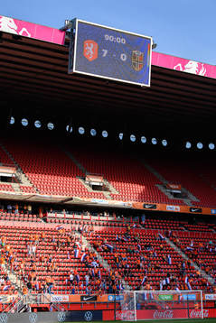 The scoreboard shows the end result 7-0