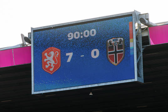 The scoreboard shows the final result of 7-0
