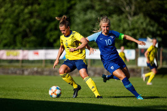 Sveriges Cornelia Kapocs och Finlands Amanda Rantanen