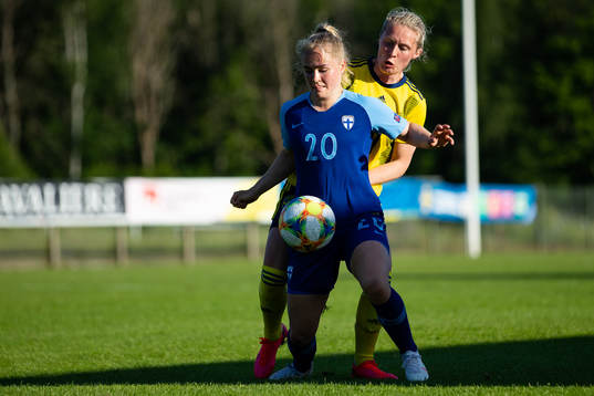 Finlands Dana Leskinen och Sveriges Emilia Larsson