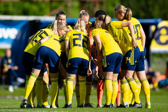 Sverige samlade innan fotbollsmatchen mellan Sverige och