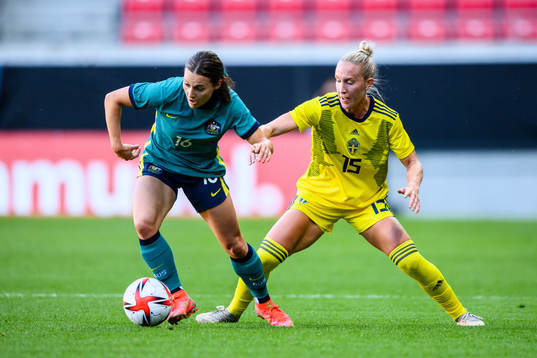 Hayley Raso of Australia and Julia Roddar of Sweden