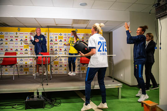 Olivia Schough, Kosovare Asllani and Emma Berglund