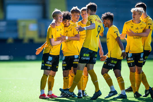 Elfsborgs Carl Mauritzson jublar med lagkamraterna