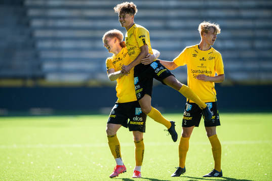 Elfsborgs Carl Mauritzson jublar Enzo Andrén och Adam