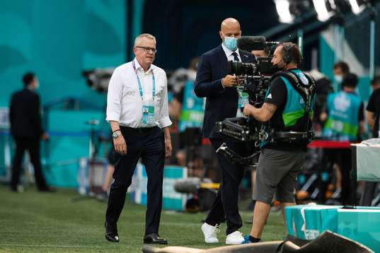 head coach Janne Andersson of Sweden
