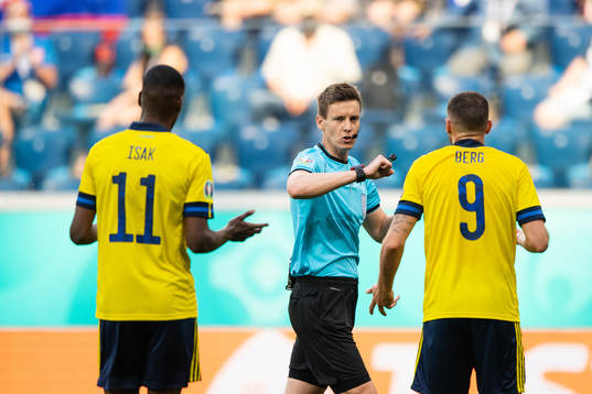 referee Daniel Siebert and Marcus Berg of Sweden
