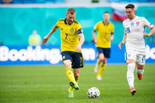 Sebastian Larsson of Sweden and Robert Mak of Slovakia