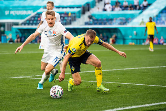 Tomas Hubocan of Slovakia and Sebastian Larsson of Sweden