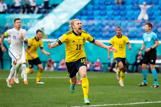 Bläddra bland fler bilder av UEFA Euro 2020, day 8, Sweden - Slovakia