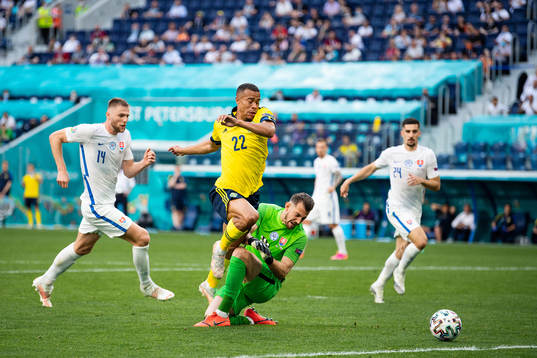 Robin Quaison of Sweden and goalkeeper Martin Dubravka