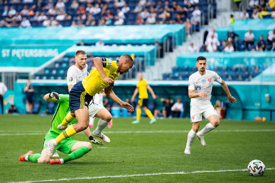 Robin Quaison of Sweden and goalkeeper Martin Dubravka