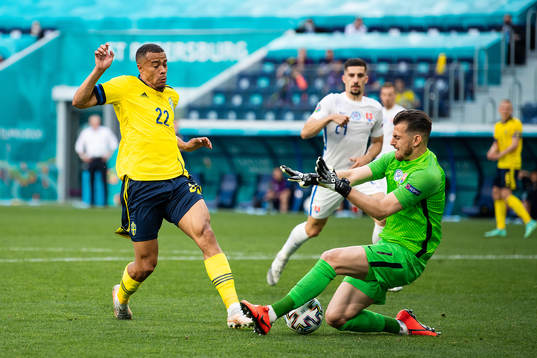 Robin Quaison of Sweden and goalkeeper Martin Dubravka