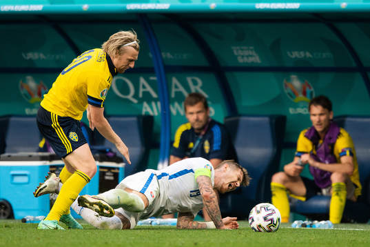 Emil Forsberg of Sweden and Juraj Kucka of Slovakia