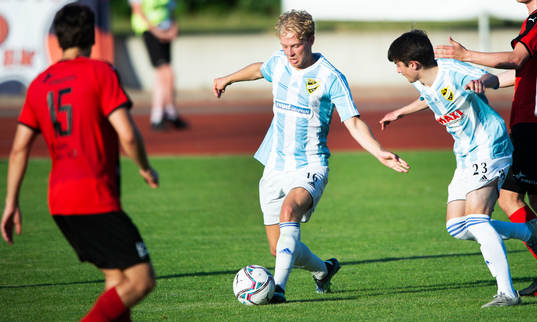 IFK Hässleholms Victor Holmberg och Armin Culum i matchen