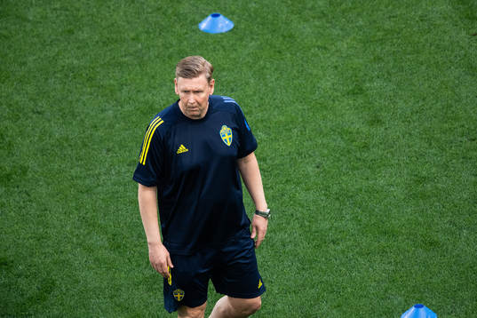 assistant coach Peter Wettergren of Sweden