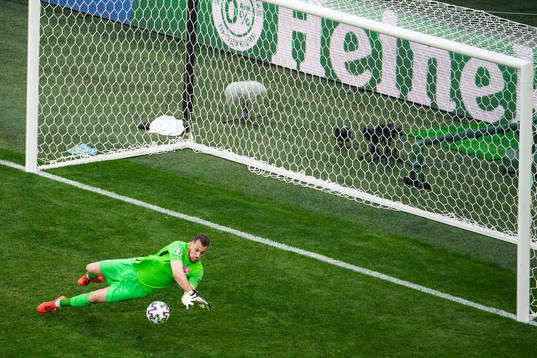goalkeeper Martin Dubravka of Slovakia