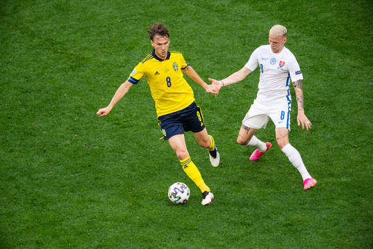 Albin Ekdal of Sweden and Ondrej Duda of Slovakia