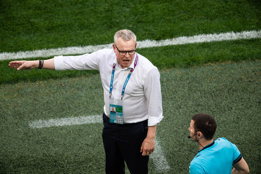 head coach Janne Andersson and fourth official Georgi
